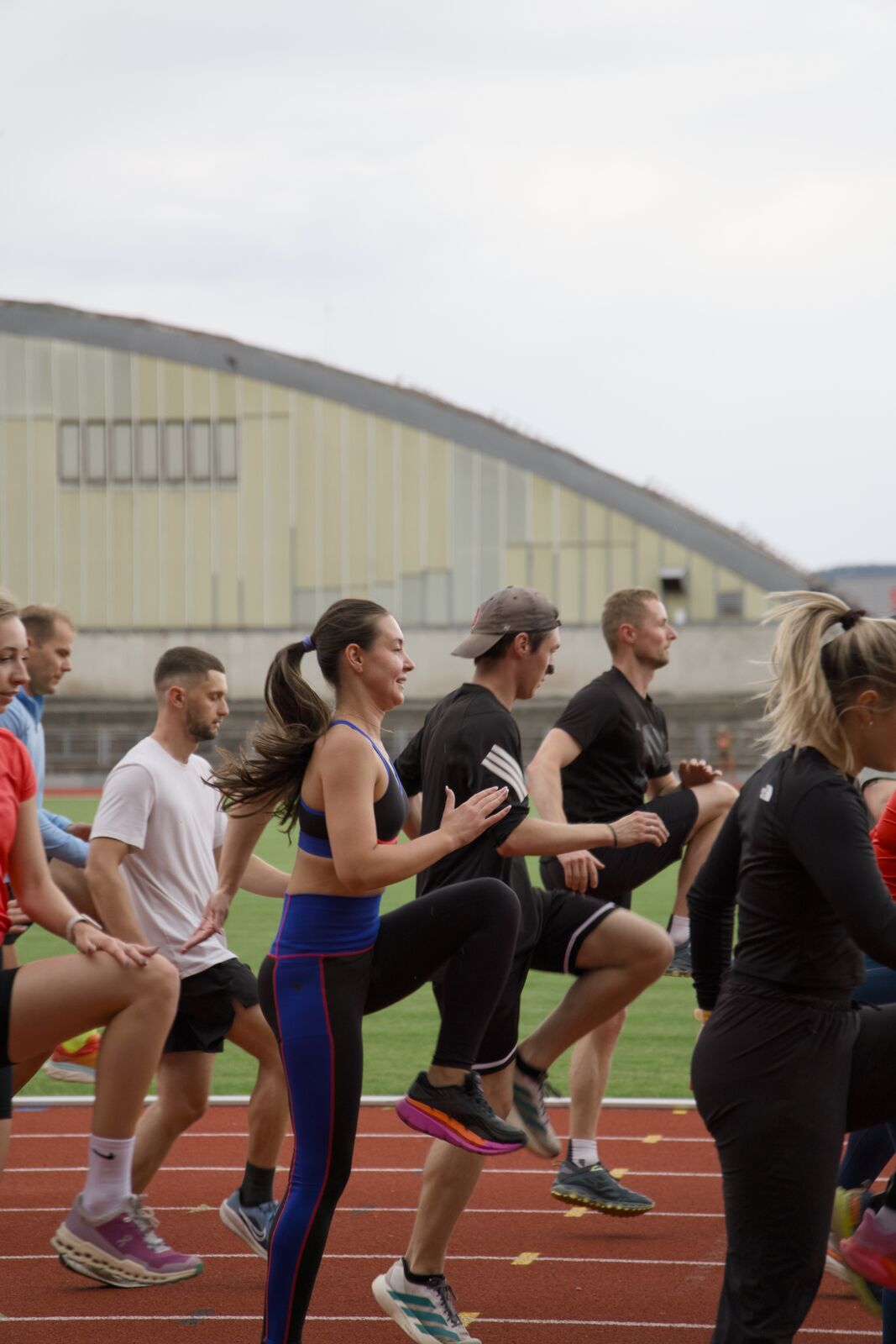 Runclub Liberec – výběh na atletickém oválu